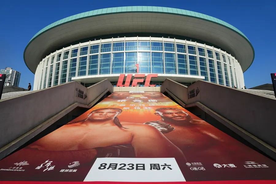 国旗庆祝, 八年后重返, 入开拓中国 国旗庆祝, 八年后重返, 入开拓中国