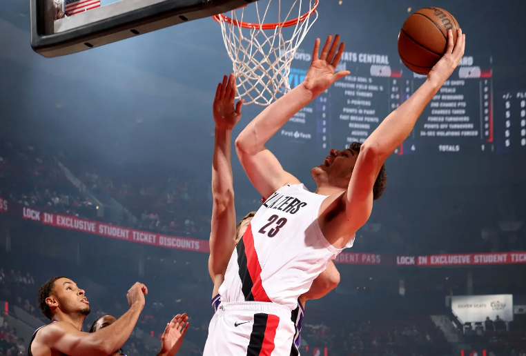 秒的出场时, WIAaK, 他在进攻端